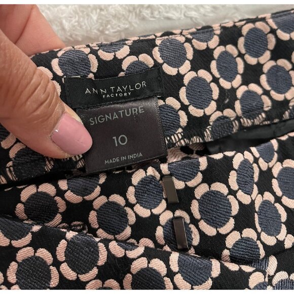 Ann Taylor Factory Womens Signature Pants Size 10 Black & Pink Circle Pattern - Picture 4 of 5